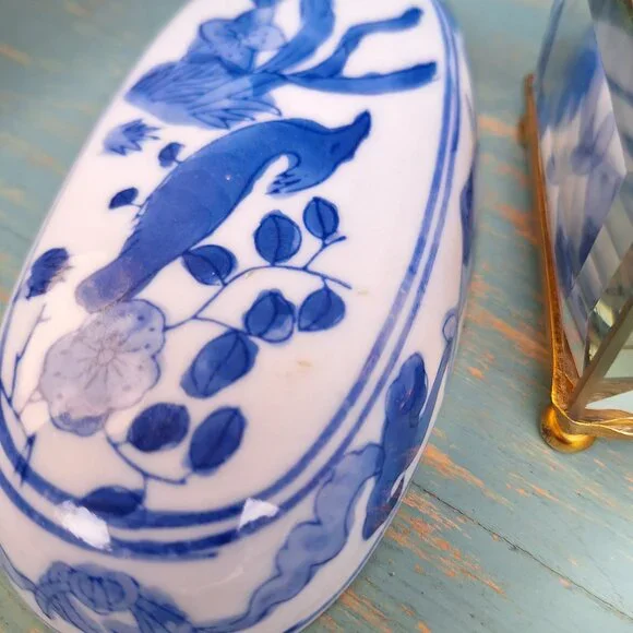Vintage Porcelain Box Chinoiserie Blue and White Bird Lid Handmade Glass Ceramic - Picture 13 of 17